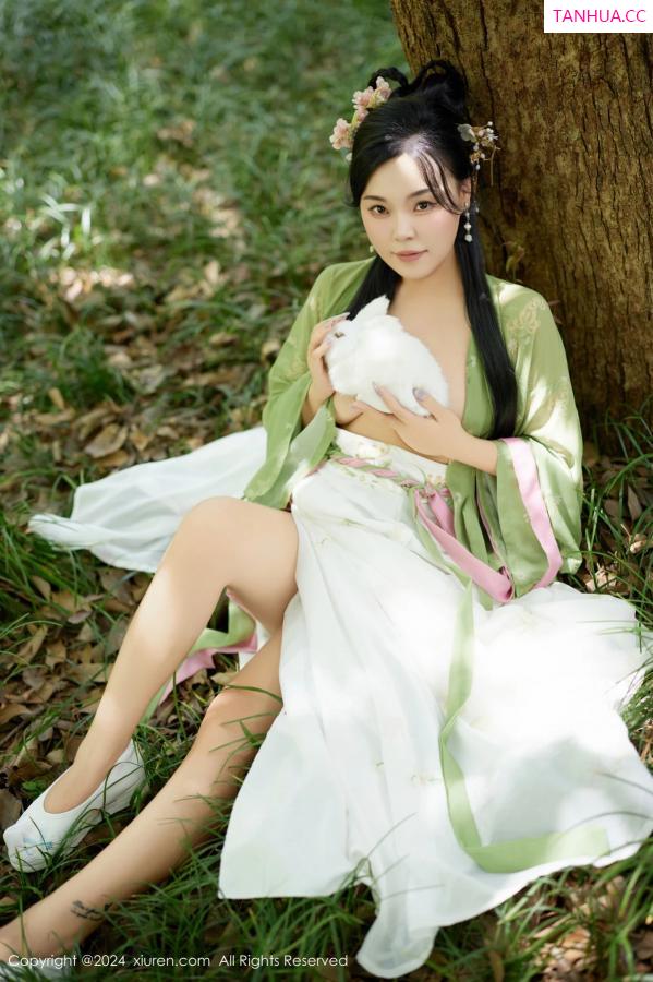   [XiuRen]高清写真图 2024.09.14 No.9162 麦田 性感美臀第23张图片
